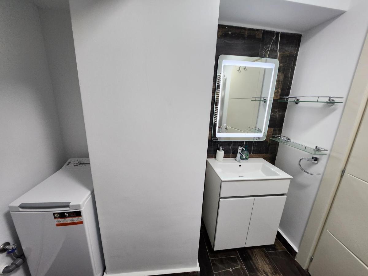 Near Airport 2 Rooms Apartments In Himson Iasi Extérieur photo