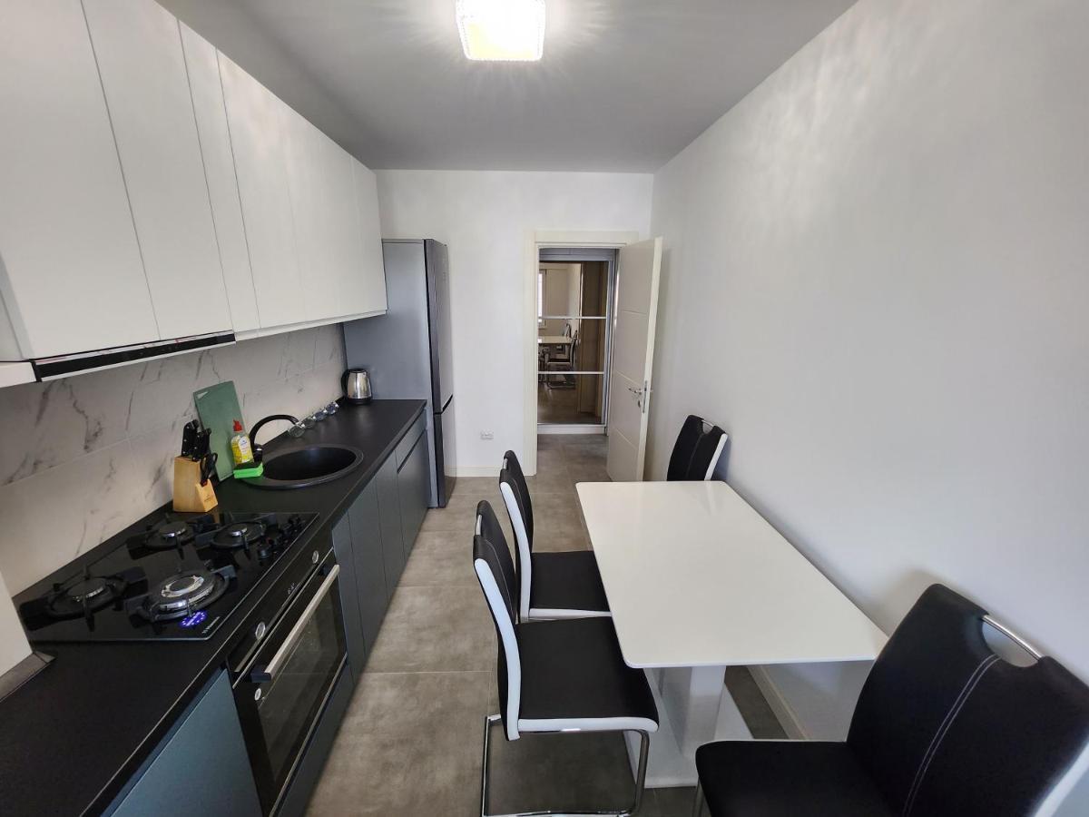 Near Airport 2 Rooms Apartments In Himson Iasi Extérieur photo